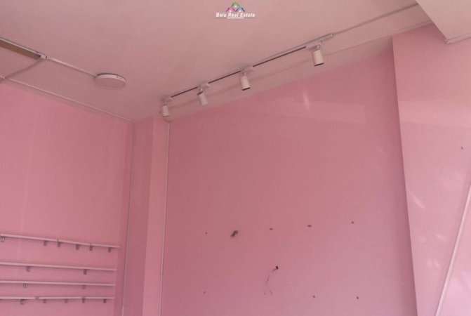 Tirane, jepet me qera dyqan Kati 0, 41 m² 300 € (Qytet studenti)
