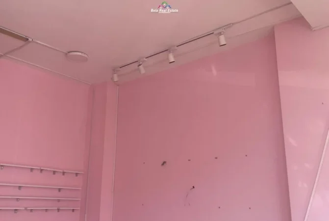 Tirane, jepet me qera dyqan Kati 0, 41 m² 300 € (Qytet studenti)