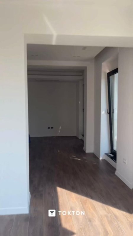Tirane, jepet me qera ambjent biznesi Kati 1, 76 m² 1.500 € (Shallvaret)