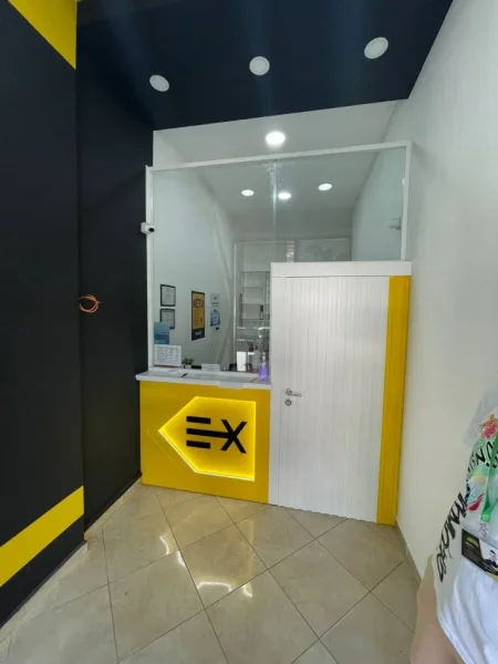 Fier, jepet me qera dyqan Kati 0, 30 m² (RAUF NALLBANI PERBALL SIGURIMEVE SHOQERORE)