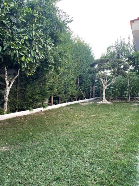 Tirane, shitet shtepi 3+1+Ballkon,Shtëpi 1 katëshe!Super shtëpi me 125 m² ndërtim+550 m2 truall= 160.000 € (Kamez)