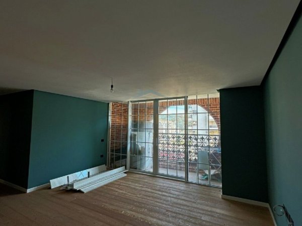 Vlore, shitet apartament 3+1 Kati 8, 180 m² 300.000 € (Bulevardi Ismail Qemali)