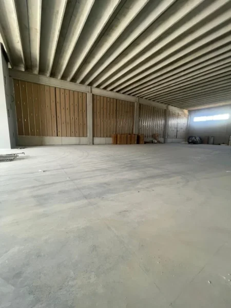 Tirane, jepet me qera ambjent biznesi Kati 0, 650 m² 2.600 € (Autostrada Tirane-Durres)