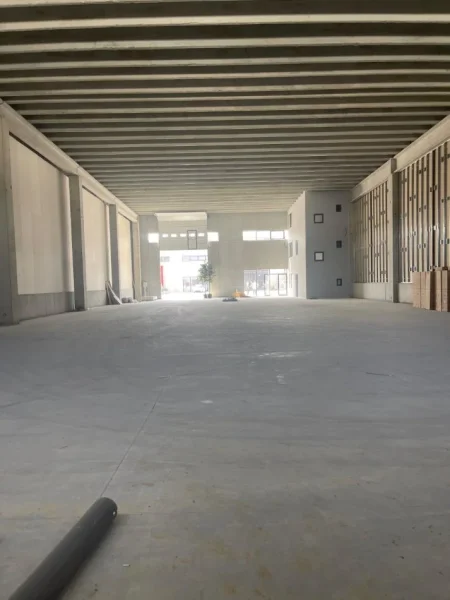 Tirane, jepet me qera ambjent biznesi Kati 0, 650 m² 2.600 € (Autostrada Tirane-Durres)