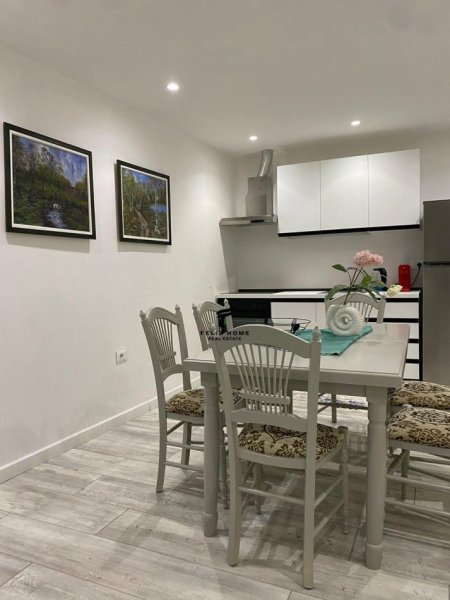 Tirane, jepet me qera apartament 2+1+Ballkon Kati 1, 130 m² 1.300 € (MYSLYM SHYRI)