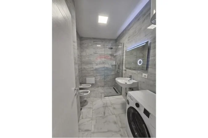 Tirane, jepet me qera apartament 1+1 Kati 3, 66 m² 900 € (Rruga e Kavajës)