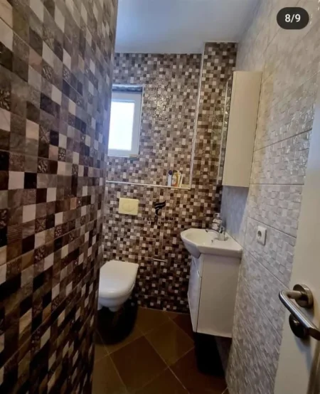 Tirane, jepet me qera apartament 3+1+Ballkon Kati 3, 120 m² 1.000 € (RRUGA E KAVAJES)