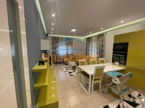 Tirane, shitet apartament 1+1+Ballkon Kati 2, 73 m² (Kodra e Diellit)
