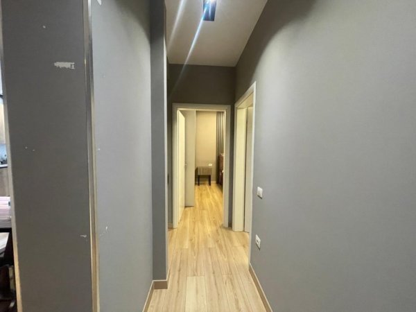 Tirane, jepet me qera apartament 2+1 Kati 2, 100 m² 600 € (Pallati me shigjeta)