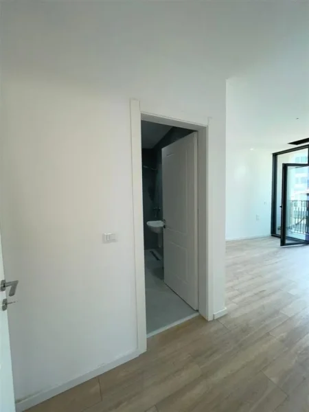 Tirane, jepet me qera apartament 2+1 Kati 9, 124 m² 1.200 € (Lake View)