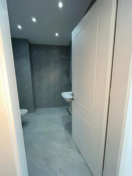Tirane, jepet me qera apartament 2+1 Kati 9, 124 m² 1.200 € (Lake View)