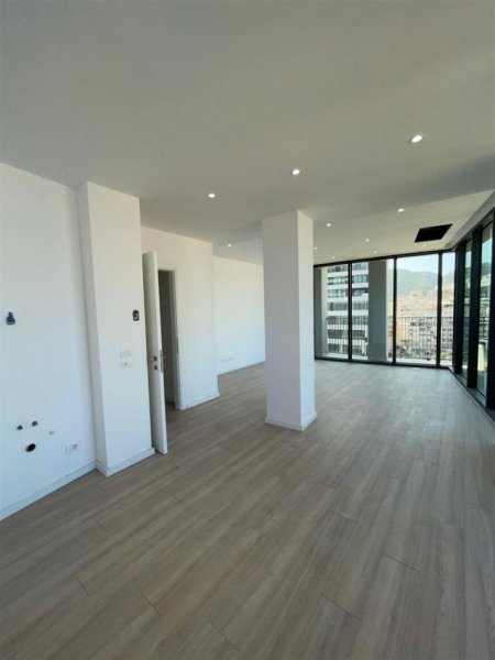 Tirane, jepet me qera apartament 2+1 Kati 9, 124 m² 1.200 € (Lake View)