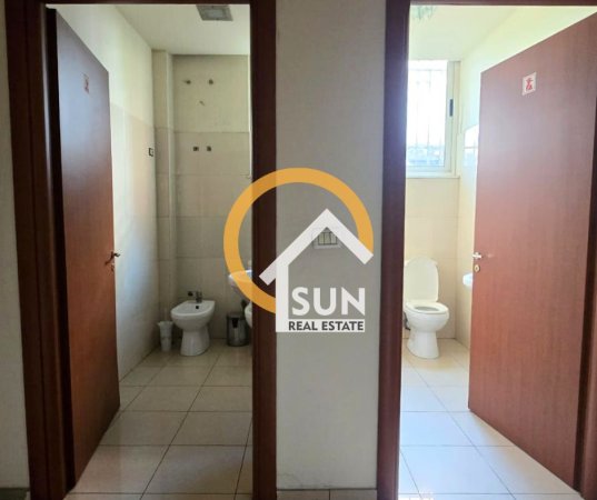 Shkoder, jepet me qera ambjent biznesi Kati 0, 160 m² 500 € (BULEVARDI BUJAR BISHANAKU)