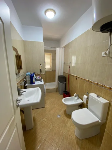 Tirane, jepet me qera apartament 2+1+Aneks+Ballkon Kati 6, 115 m² 670 € 