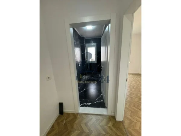 Tirane, shes apartament 2+1+Ballkon Kati 4, 99 m² 180.000 € (kopshti botanik, kodra e diellit)