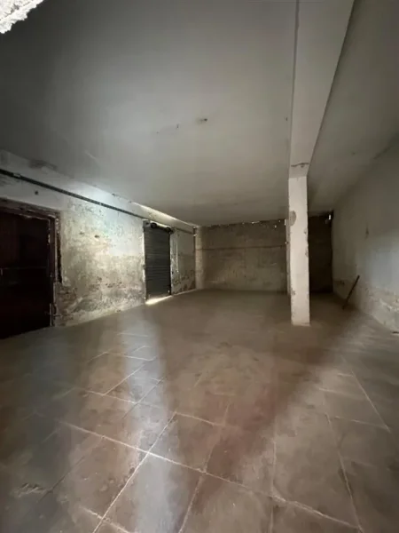 jepet me qera magazine Kati 0, 200 m² 700 €