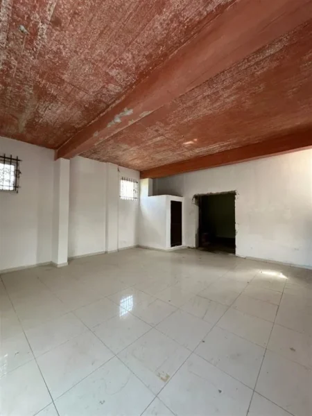 jepet me qera magazine Kati 0, 200 m² 700 €