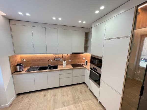 Tirane, jepet me qera apartament 1+1+Ballkon Kati 3, 69 m² 750 € (MYSLYM SHYRI)