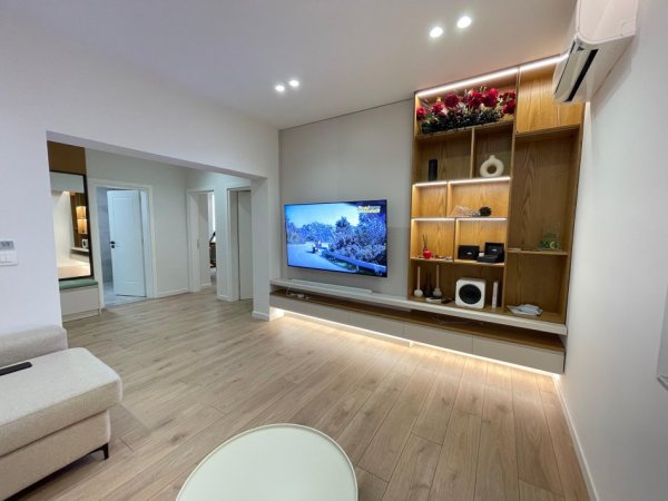 Tirane, jepet me qera apartament 1+1+Ballkon Kati 3, 69 m² 750 € (MYSLYM SHYRI)