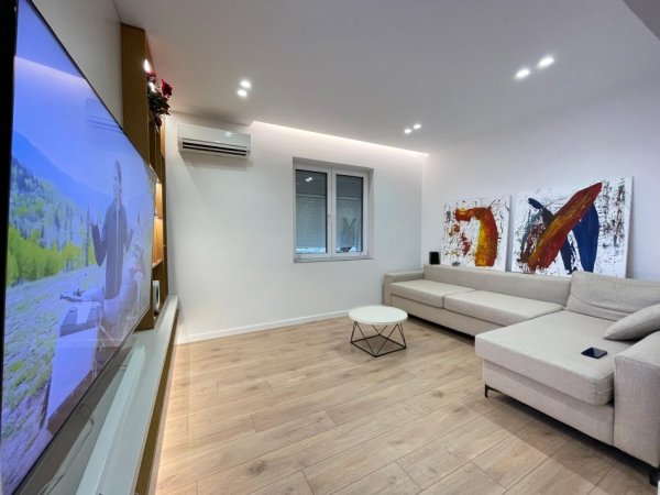 Tirane, jepet me qera apartament 1+1+Ballkon Kati 3, 69 m² 750 € (MYSLYM SHYRI)