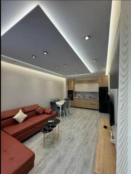 Tirane, jepet me qera apartament 2+1 Kati 1, 100 m² 700 € (Porcelan)