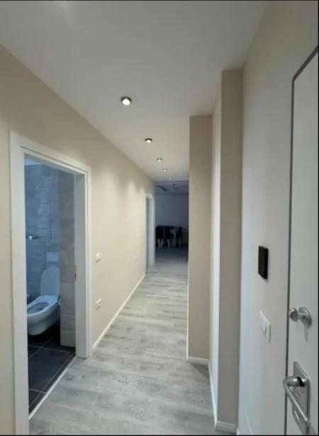 Tirane, jepet me qera apartament 2+1 Kati 1, 100 m² 700 € (Porcelan)