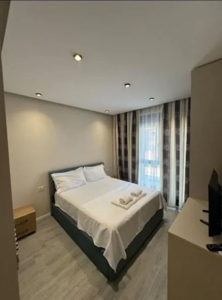 Tirane, jepet me qera apartament 2+1 Kati 1, 100 m² 700 € (Porcelan)
