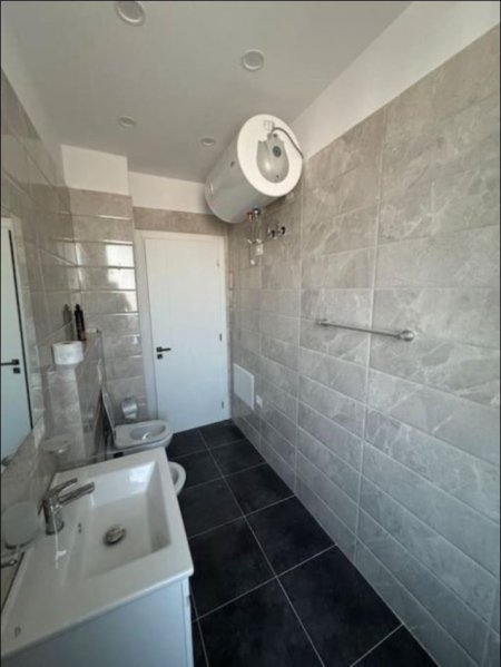 Tirane, jepet me qera apartament 2+1 Kati 1, 100 m² 700 € (Porcelan)