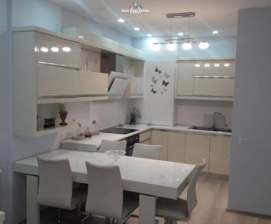 Tirane, jepet me qera apartament 2+1 Kati 6, 120 m² 1.000 € (Selvia)
