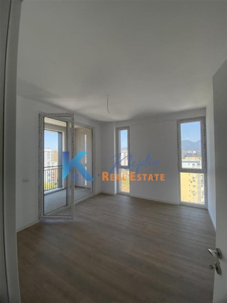 Tirane, jepet me qera apartament 2+1 Kati 9, 140 m² 1.000 € (Ish Fusha e Aviacionit, te Clover Residence)