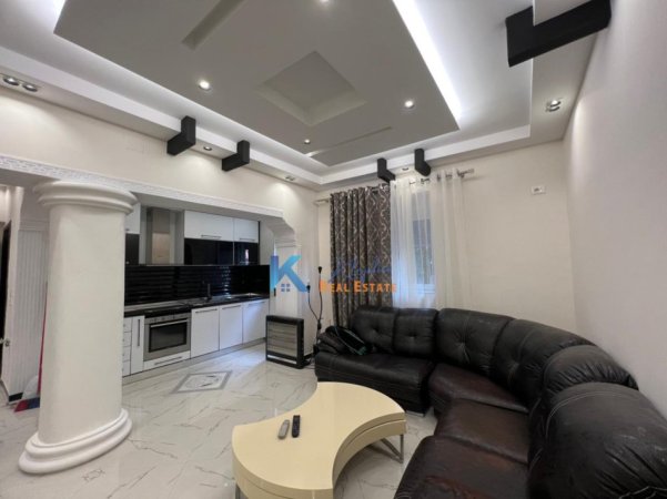 Tirane, jepet me qera apartament 1+1 Kati 1, 55 m² 450 € (rruga Ferit Xhajko, afer ish restorant Durresi)