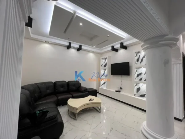 Tirane, jepet me qera apartament 1+1 Kati 1, 55 m² 450 € (rruga Ferit Xhajko, afer ish restorant Durresi)