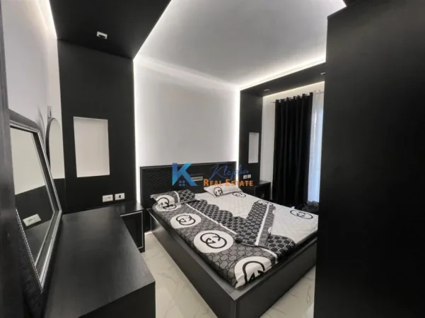 Tirane, jepet me qera apartament 1+1 Kati 1, 55 m² 450 € (rruga Ferit Xhajko, afer ish restorant Durresi)