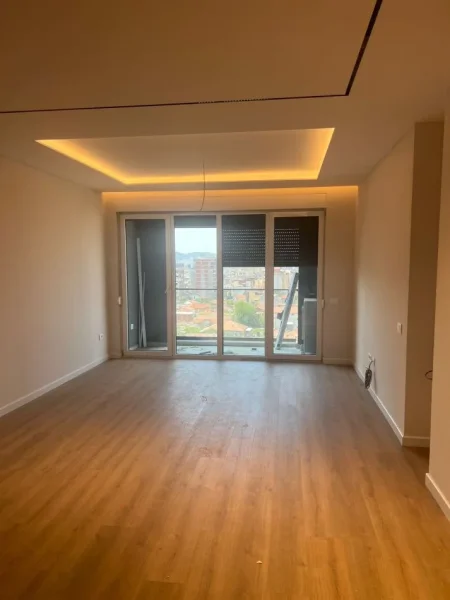 Tirane, jepet me qera apartament 2+1 Kati 6, 105 m² 750 €