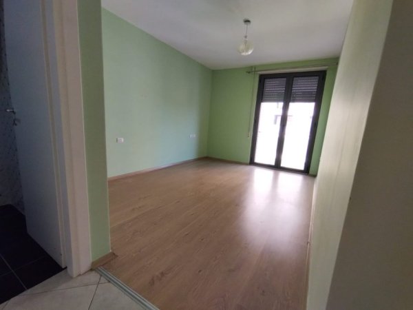 Tirane, jepet me qera apartament 2+1+Ballkon Kati 3, 90 m² 550 € (Don Bosko, Kompleksi Fiori di Bosco)