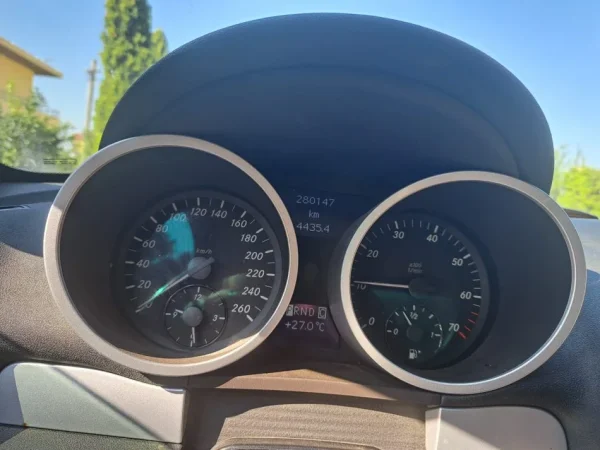 Rrogozhine, shes Mercedes SLK automatike super ekonomike Benzin+Gaz, gri metalizato automatik Kondicioner 280.000 km 5.500 €