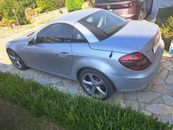 Rrogozhine, shes Mercedes SLK automatike super ekonomike Benzin+Gaz, gri metalizato automatik Kondicioner 280.000 km 5.500 €