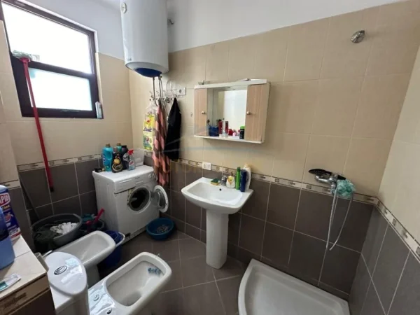 Tirane, shitet apartament 2+1+Ballkon Kati 8, 100 m² 140.000 € (Rruga Gramoz Pashko)