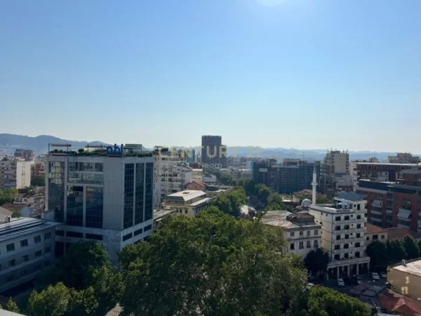 Tirane, jepet me qera zyre Kati 6, 96 m² 1.440 € (RRUGA E KAVAJES)