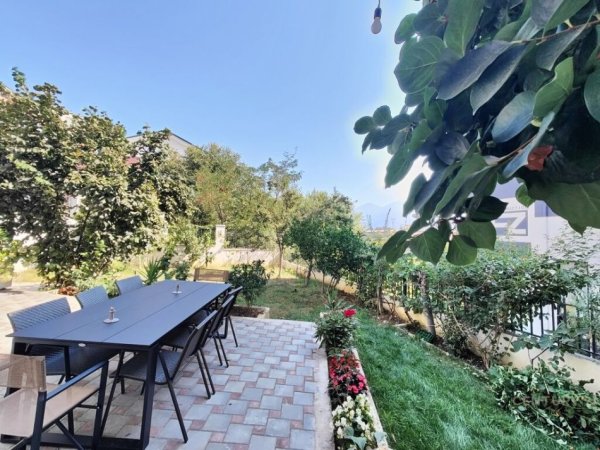 Tirane, jepet me qera Vile 3 Katshe Kati 3, 560 m² 2.500 € (Liqeni i Thatë)