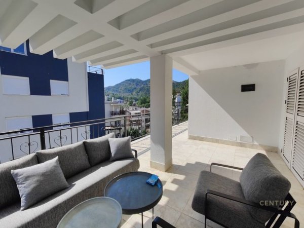 Tirane, jepet me qera Vile 3 Katshe Kati 3, 560 m² 2.500 € (Liqeni i Thatë)