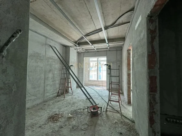 Tirane, shes apartament 1+1+Aneks+Ballkon Kati 3, 56 m² 95.500 € (stacioni I Trenit)