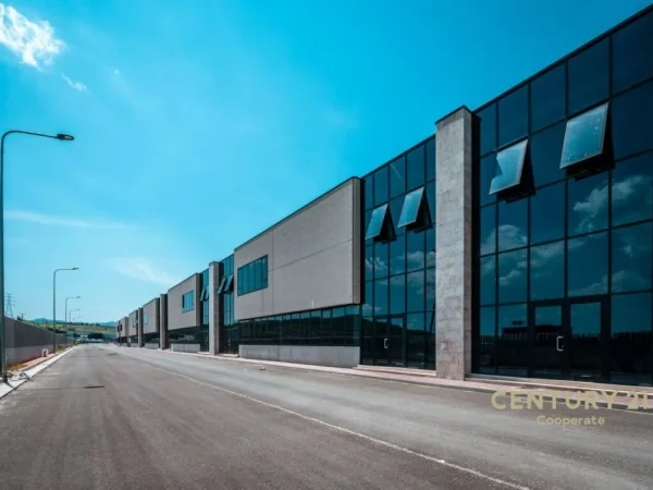 Shqiperi, jepet me qera ambjent biznesi Kati 0, 3.850 m² 24.000 € (TIRANA INDUSTRIAL PARK)