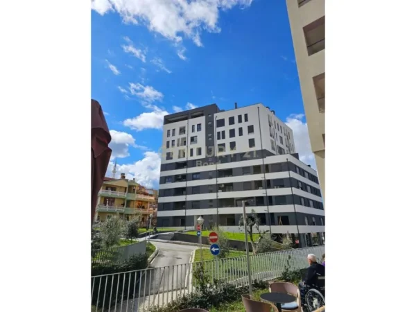 Tirane, shes apartament 2+1+Aneks+Ballkon Kati 8, 112 m² 156.000 € (Ali Dem)