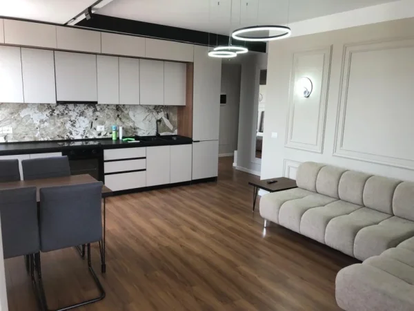 Tirane, jepet me qera apartament 2+1+Ballkon , 100 m² 800 € (Rruga e kavajes)