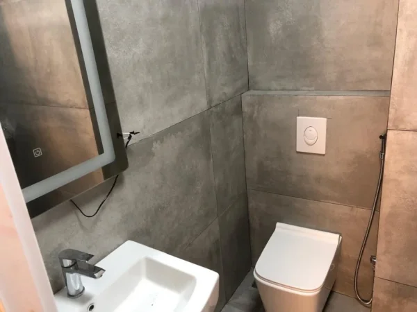 Tirane, jepet me qera apartament 2+1+Ballkon , 100 m² 800 € (Rruga e kavajes)