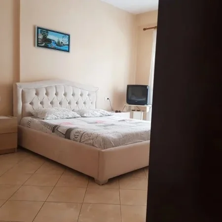 Tirane, jepet me qera apartament 2+1+Ballkon Kati 2, 115 m² 500 € (don bosko , prane viva market)