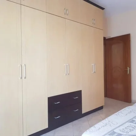 Tirane, jepet me qera apartament 2+1+Ballkon Kati 2, 115 m² 500 € (don bosko , prane viva market)