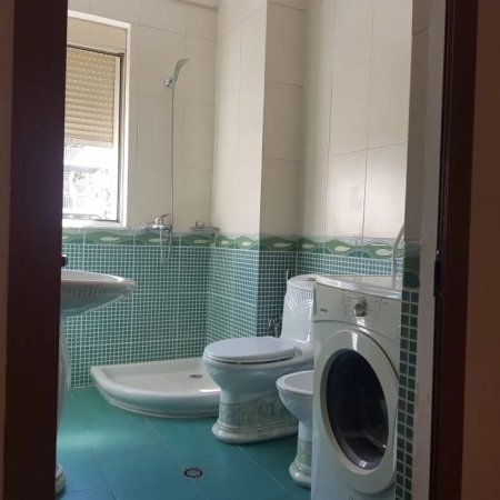Tirane, jepet me qera apartament 2+1+Ballkon Kati 2, 115 m² 500 € (don bosko , prane viva market)