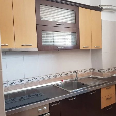 Tirane, jepet me qera apartament 2+1+Ballkon Kati 2, 115 m² 500 € (don bosko , prane viva market)